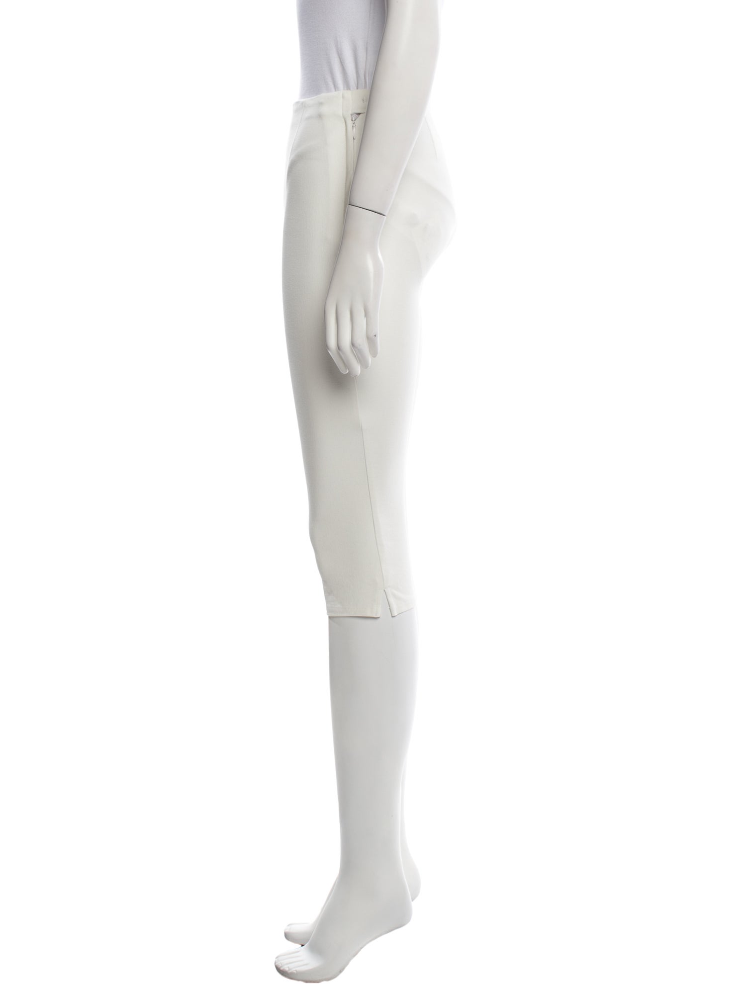 DÔEN Knee-Length Shorts