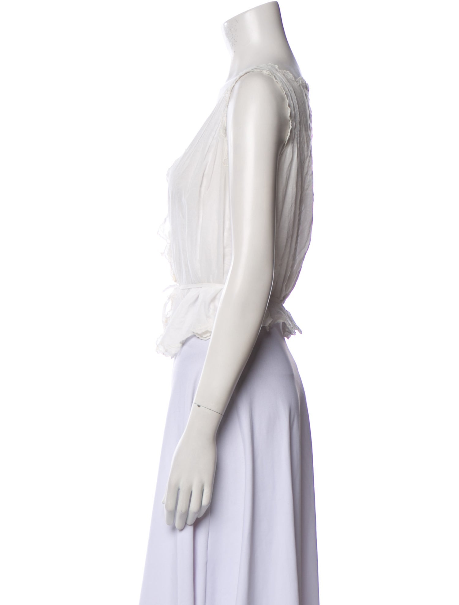 DÔEN V-Neck Sleeveless Crop Top