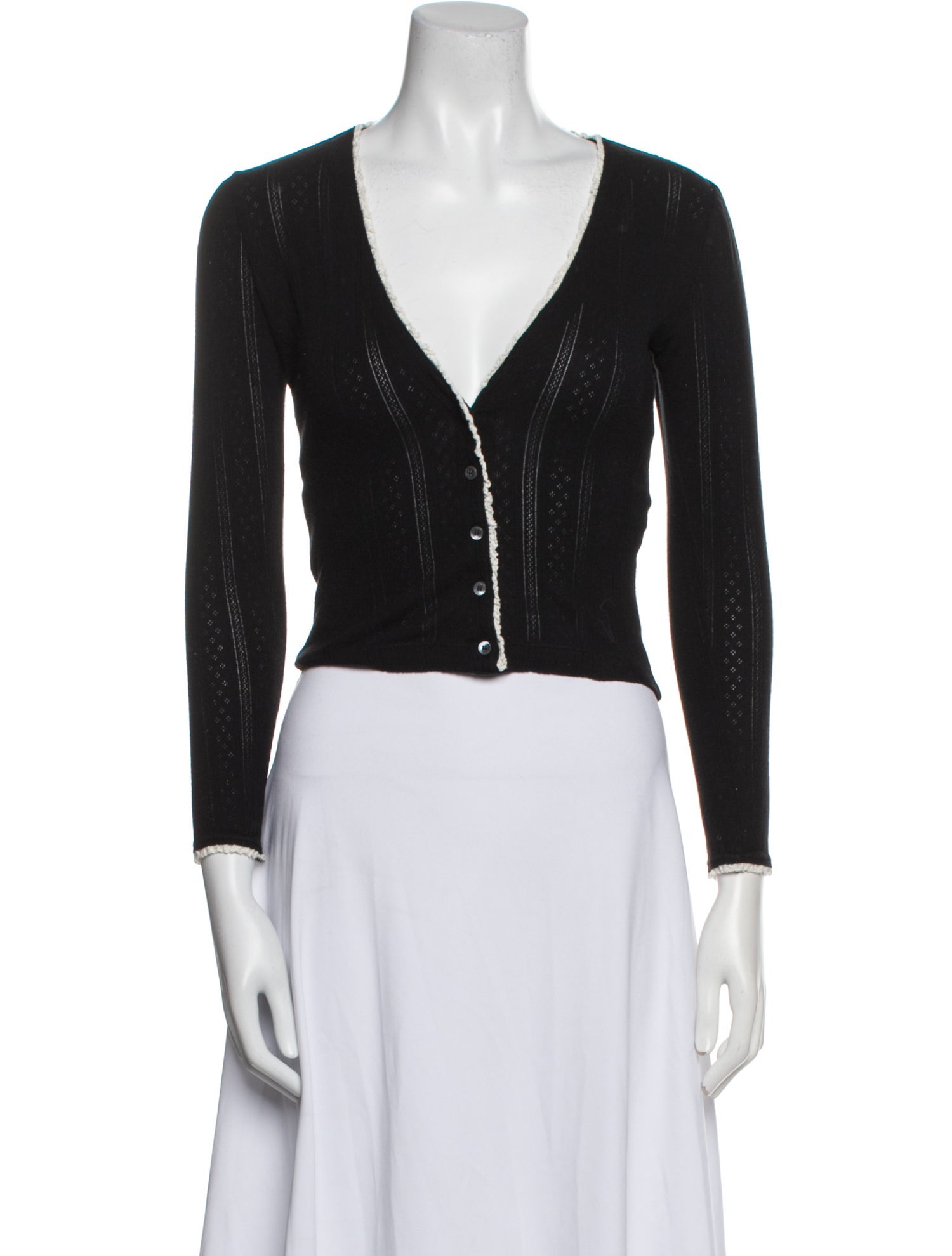 DÔEN V-Neck Long Sleeve Crop Top