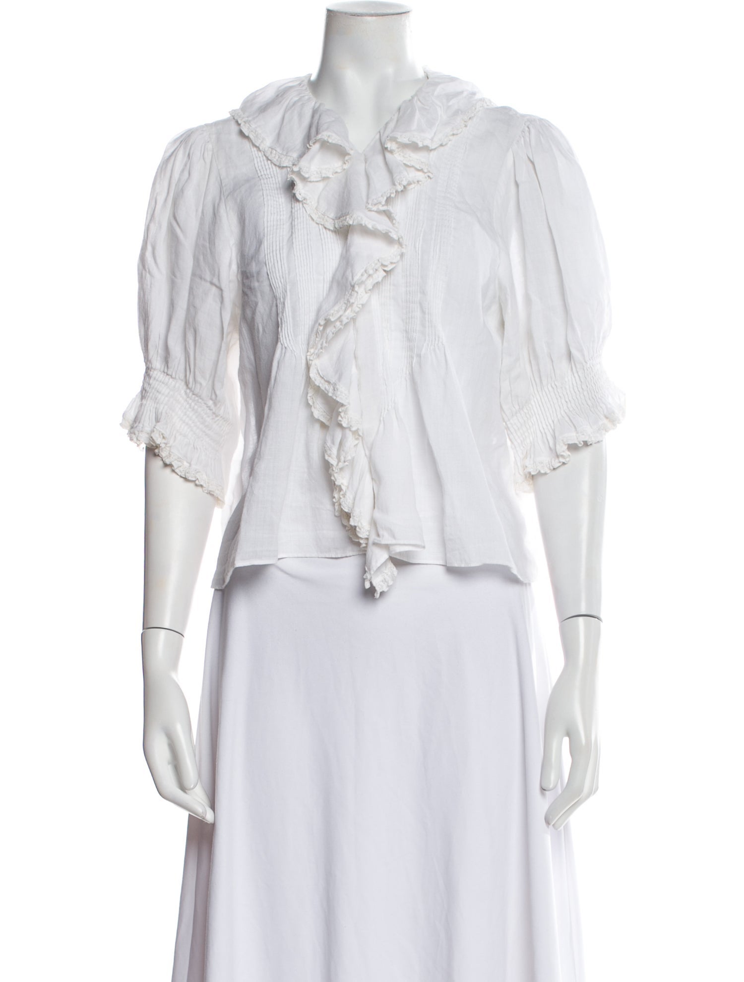 DÔEN V-Neck Three-Quarter Sleeve Crop Top