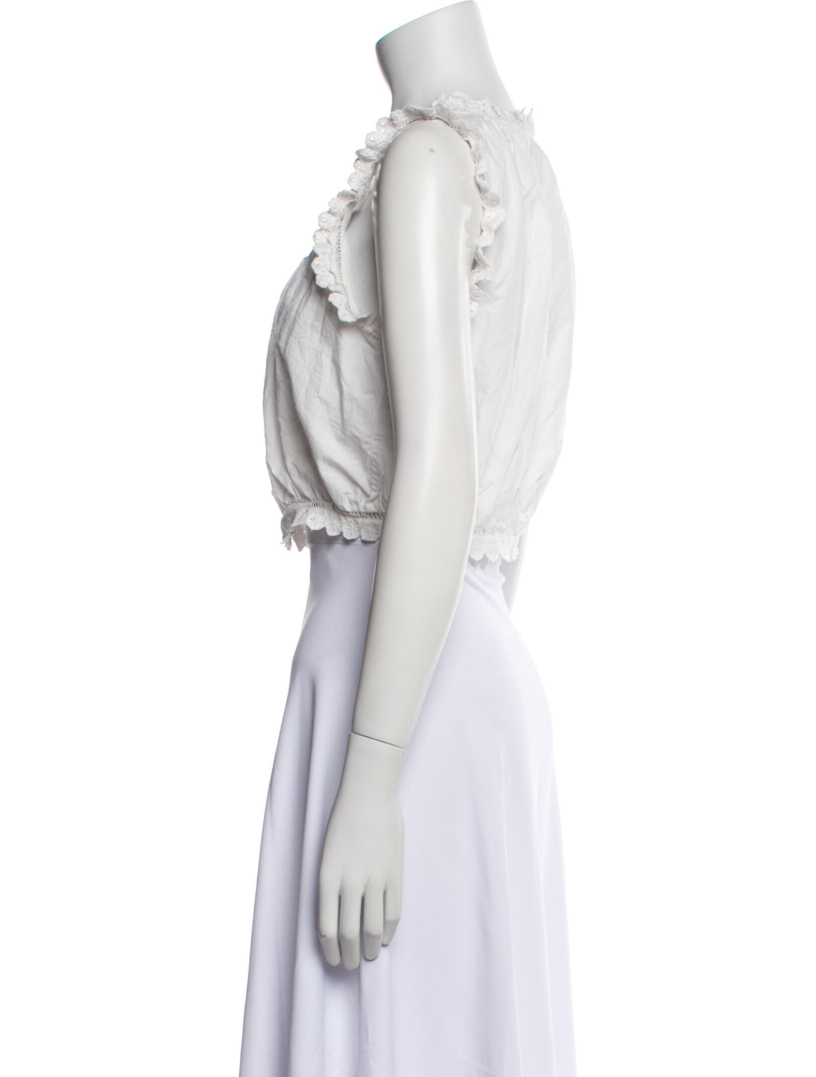 DÔEN Scoop Neck Sleeveless Crop Top