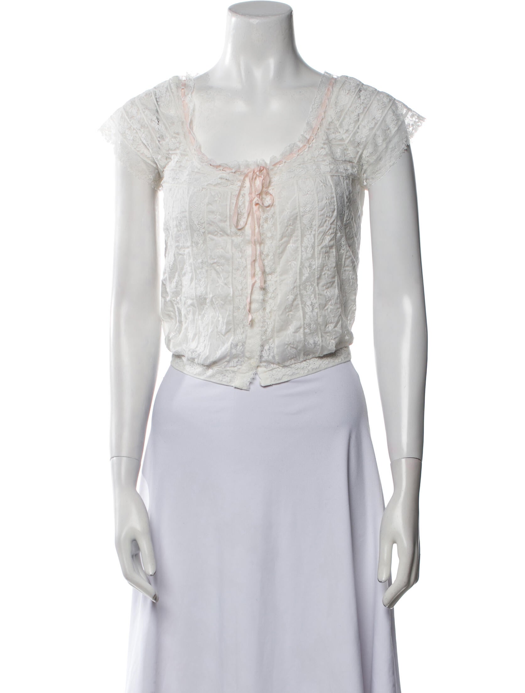 DÔEN Scoop Neck Short Sleeve Crop Top