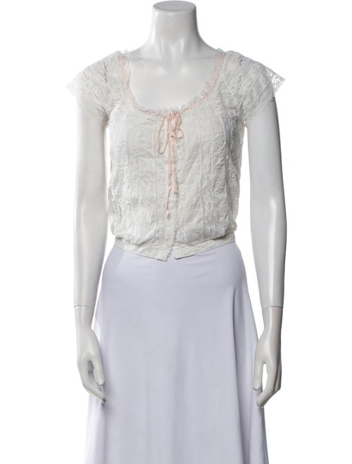 DÔEN Scoop Neck Short Sleeve Crop Top