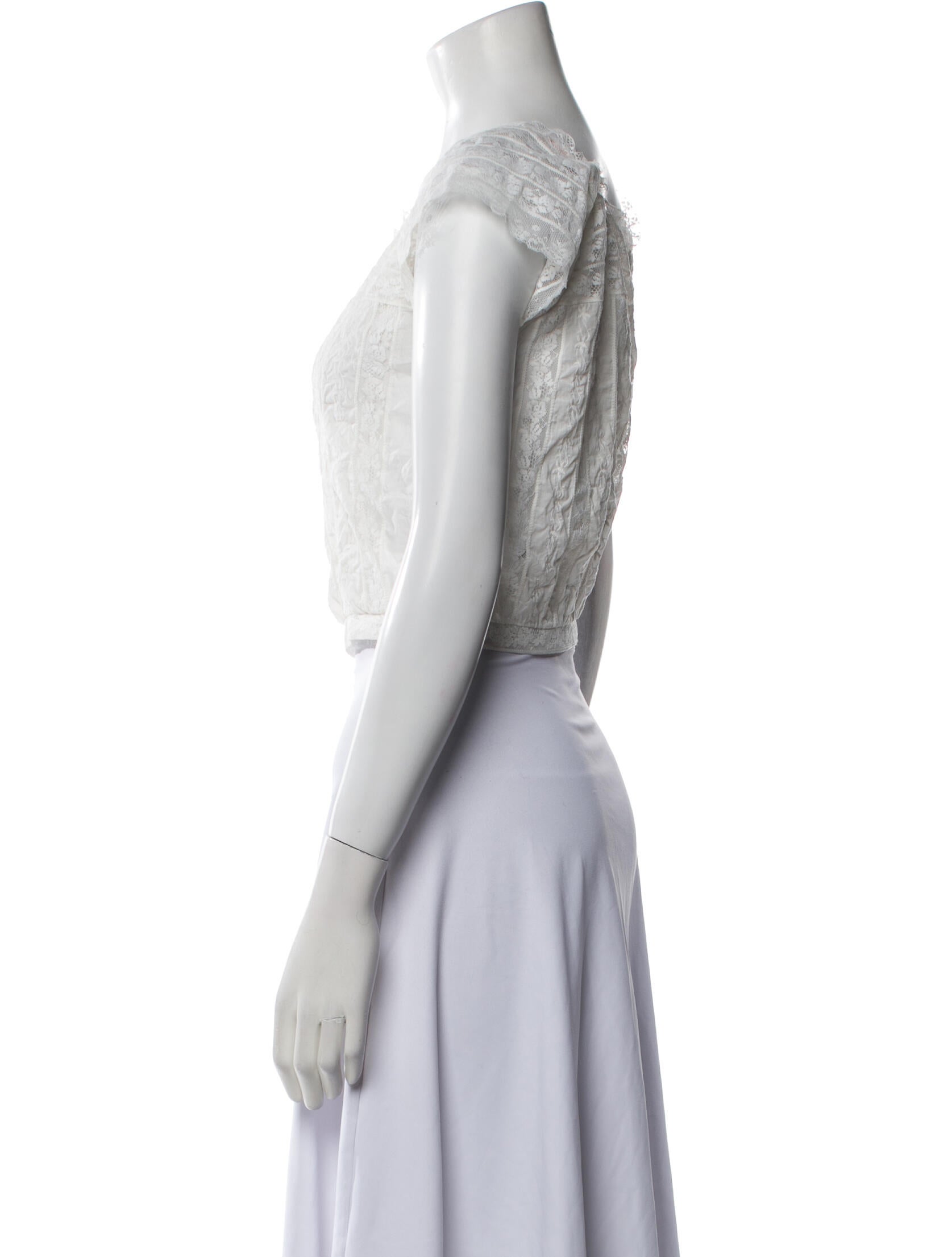 DÔEN Scoop Neck Short Sleeve Crop Top