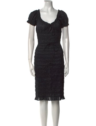 DÔEN V-Neck Knee-Length Dress