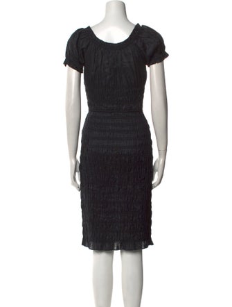 DÔEN V-Neck Knee-Length Dress