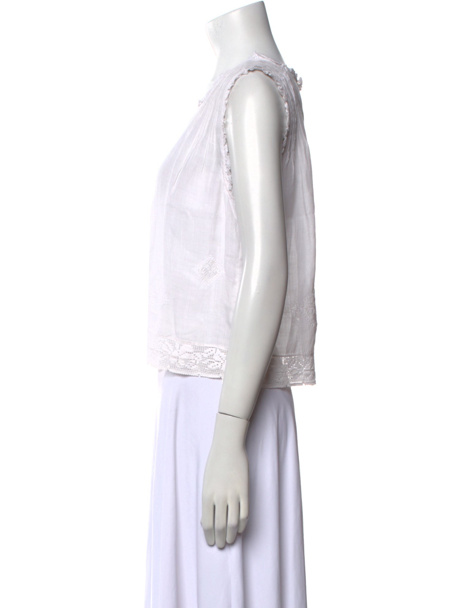 DÔEN Square Neckline Sleeveless Crop Top