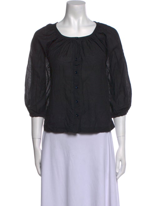 DÔEN Scoop Neck Three-Quarter Sleeve Crop Top