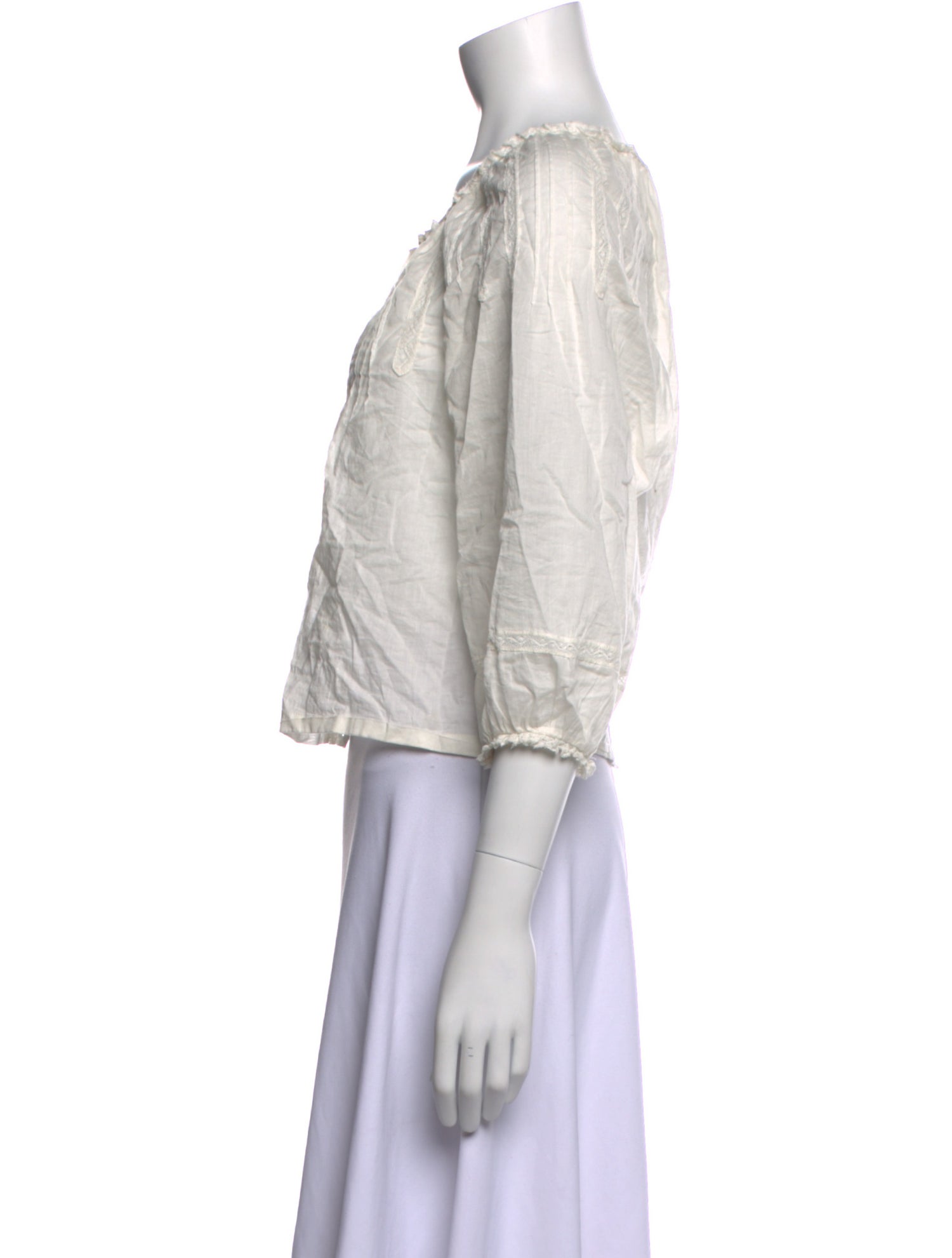 DÔEN Scoop Neck Three-Quarter Sleeve Crop Top