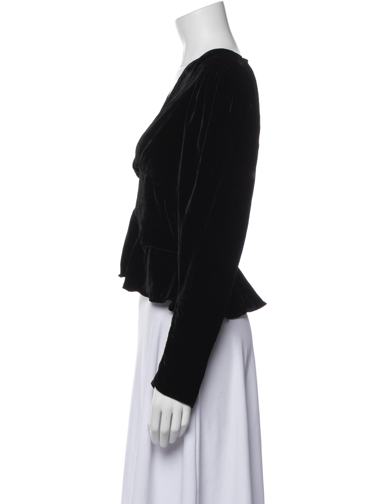 DÔEN V-Neck Long Sleeve Crop Top