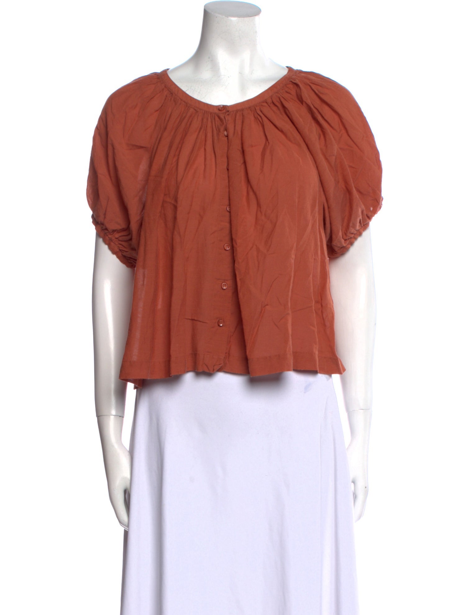 DÔEN Scoop Neck Short Sleeve Crop Top