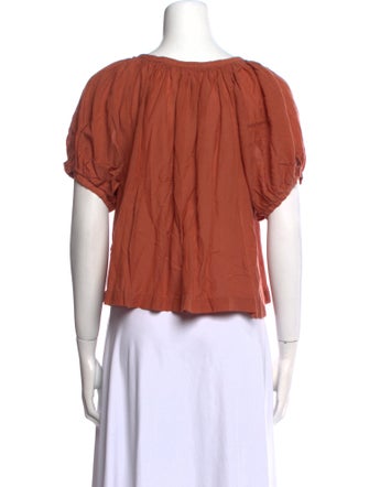 DÔEN Scoop Neck Short Sleeve Crop Top