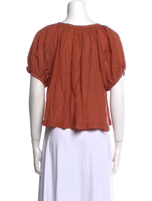 DÔEN Scoop Neck Short Sleeve Crop Top