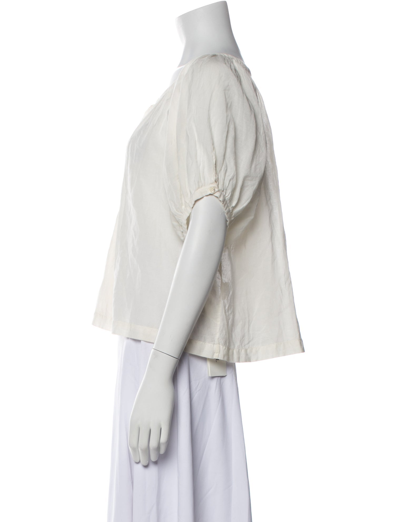 DÔEN Scoop Neck Three-Quarter Sleeve Crop Top