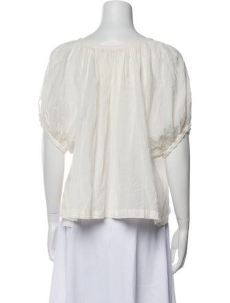 DÔEN Scoop Neck Three-Quarter Sleeve Crop Top