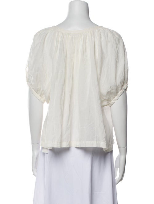 DÔEN Scoop Neck Three-Quarter Sleeve Crop Top