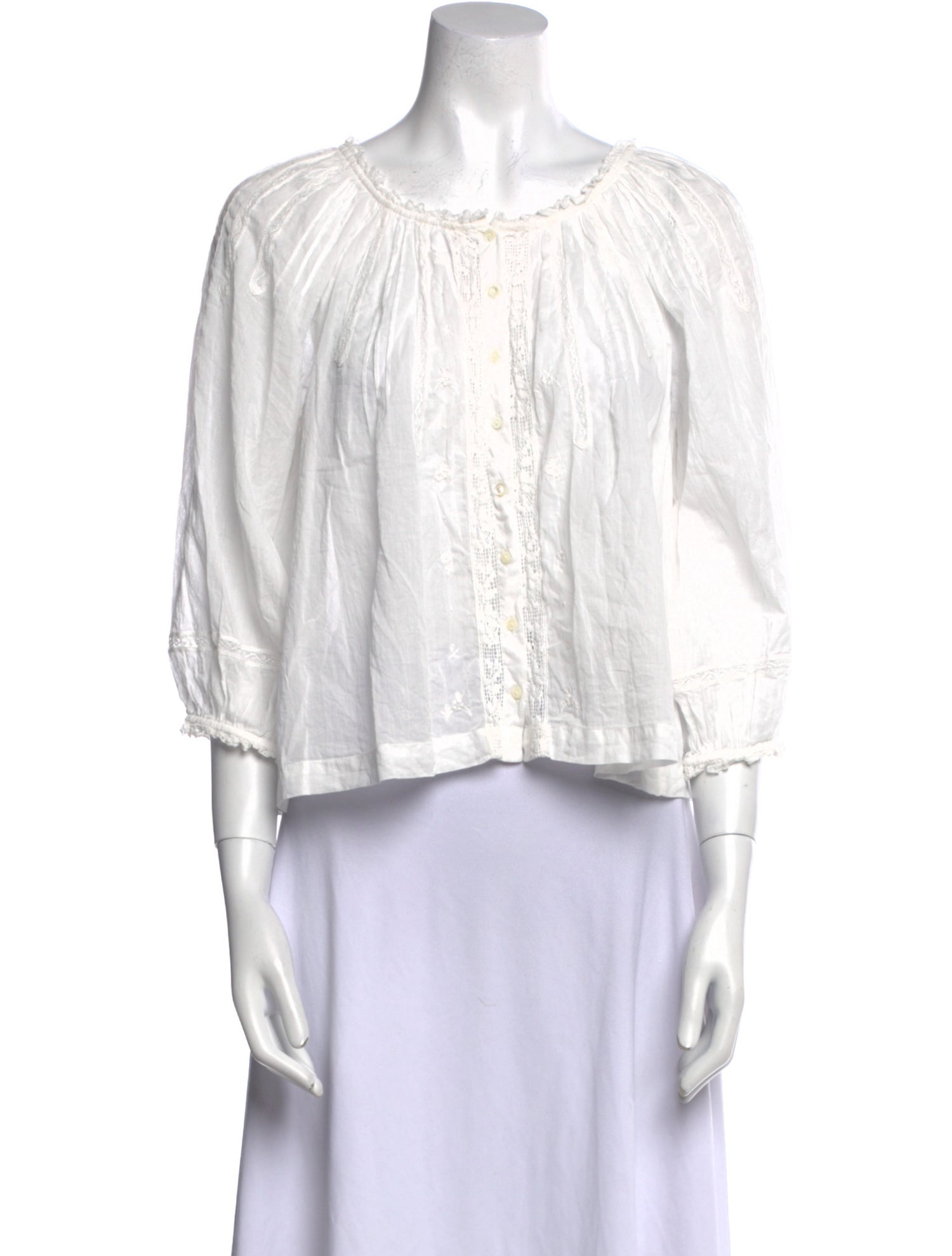 DÔEN Scoop Neck Three-Quarter Sleeve Crop Top