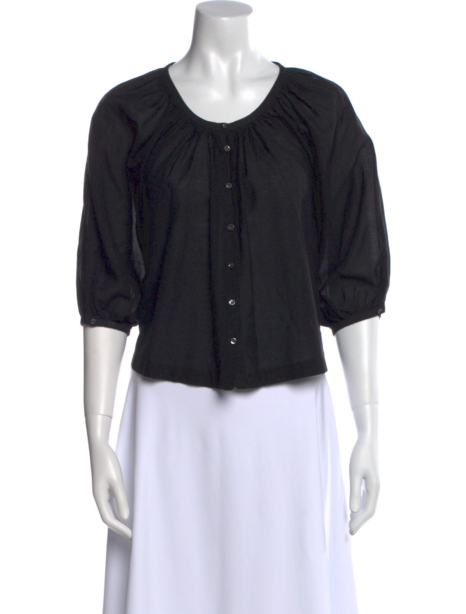 DÔEN Scoop Neck Three-Quarter Sleeve Crop Top