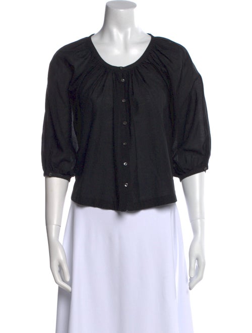 DÔEN Scoop Neck Three-Quarter Sleeve Crop Top