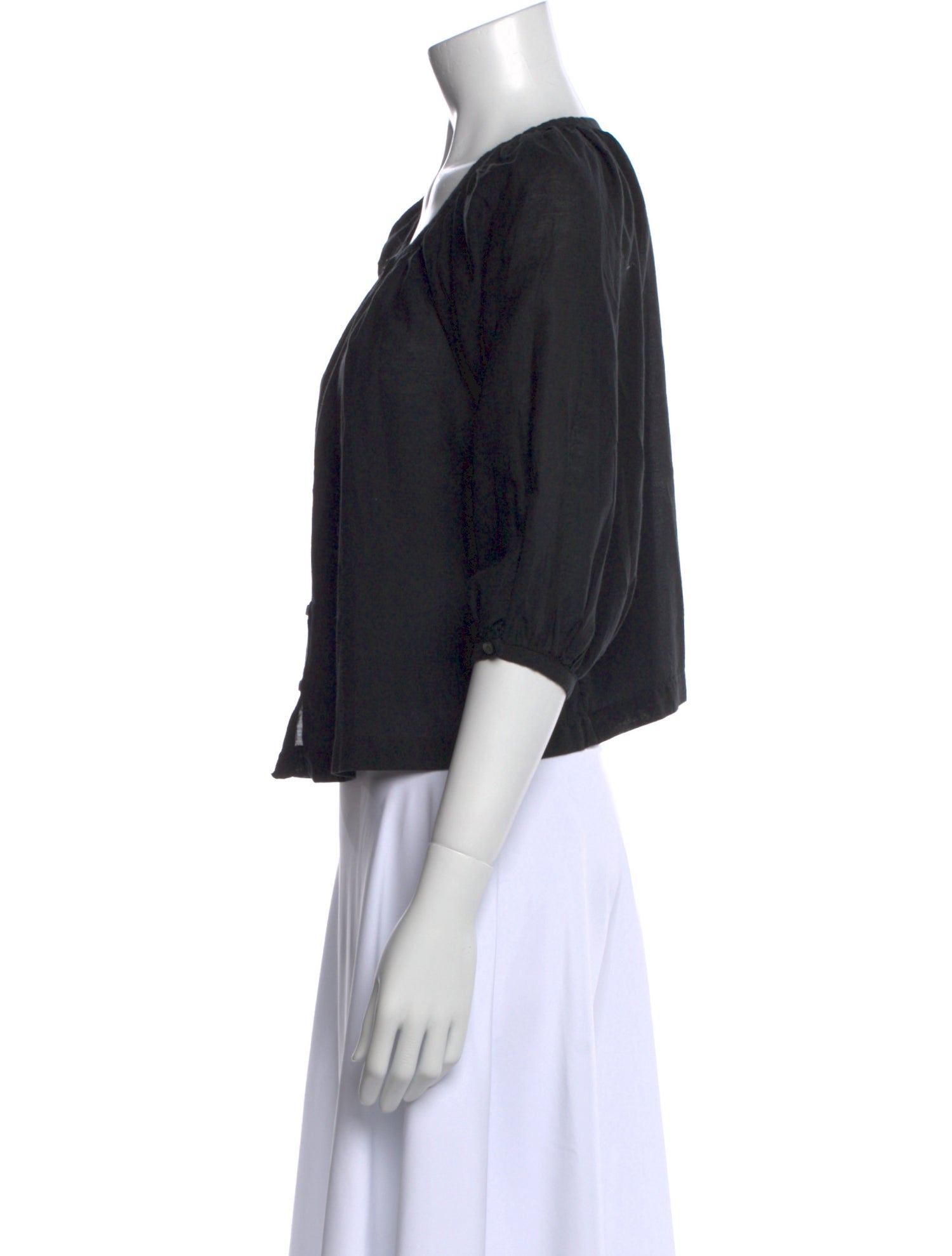 DÔEN Scoop Neck Three-Quarter Sleeve Crop Top