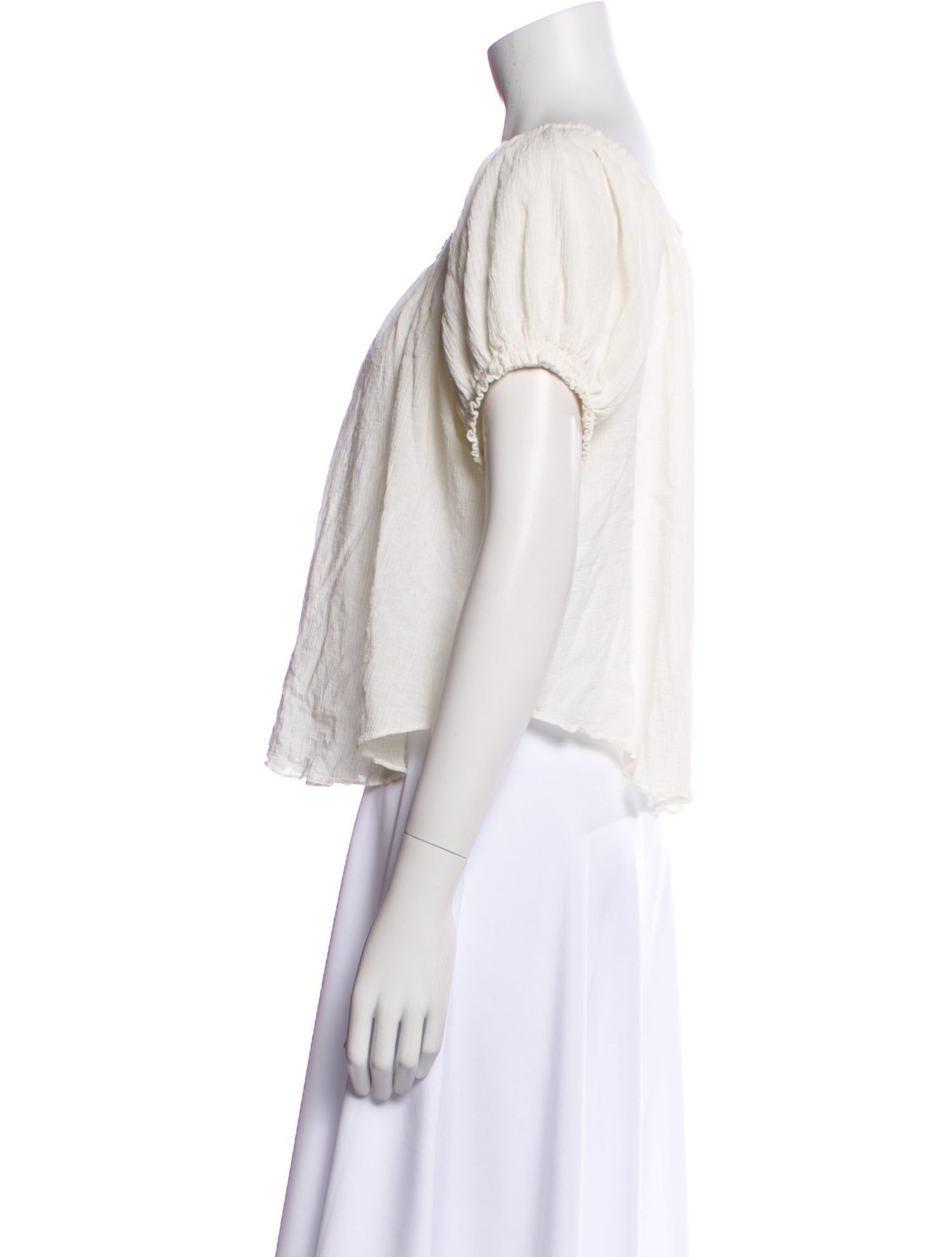 DÔEN Scoop Neck Short Sleeve Crop Top