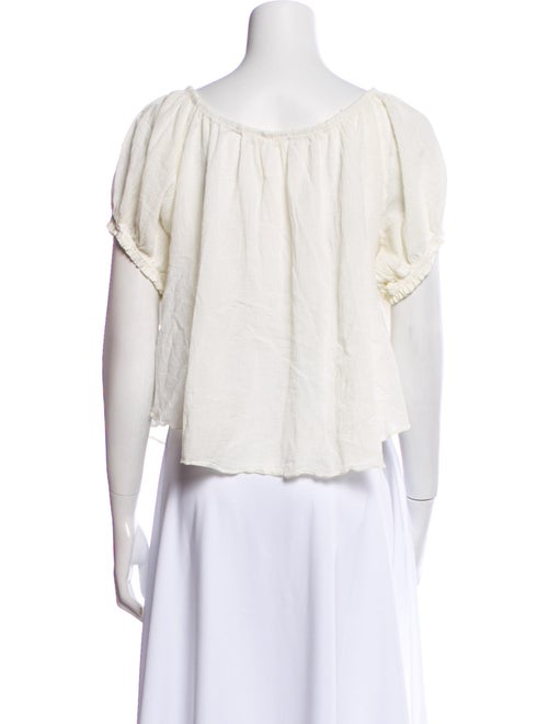 DÔEN Scoop Neck Short Sleeve Crop Top