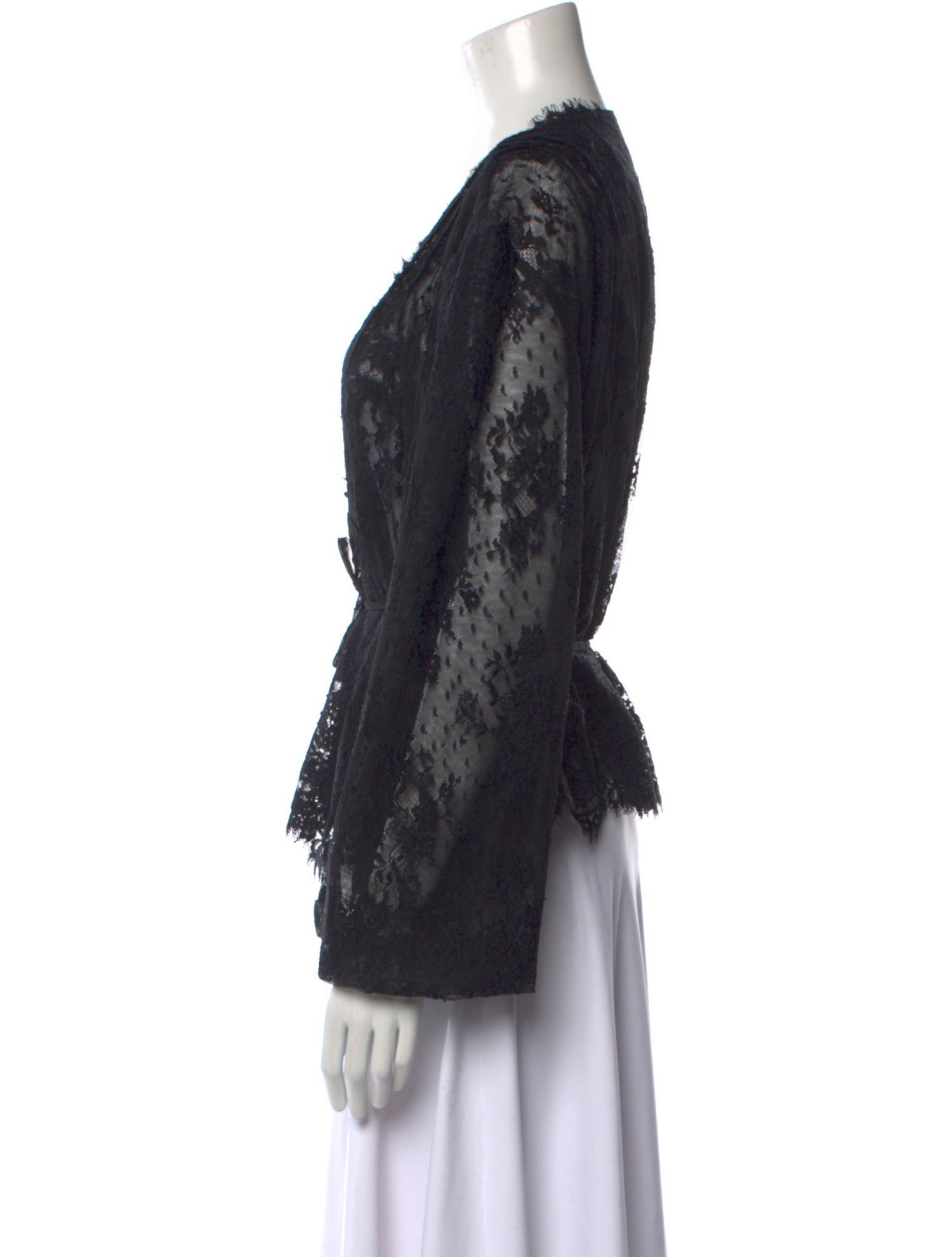 DÔEN Lace Pattern V-Neck Blouse