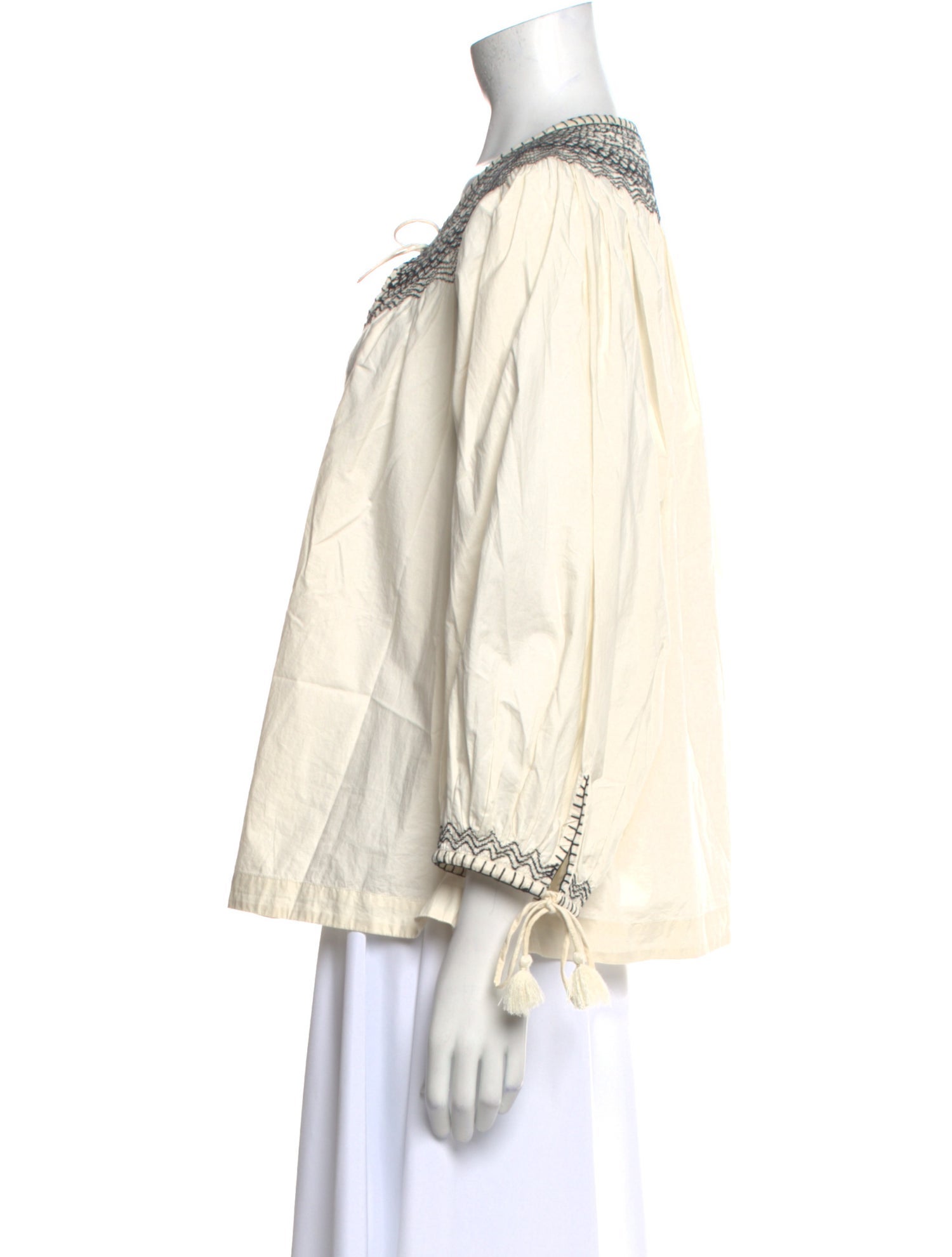 DÔEN V-Neck Long Sleeve Blouse