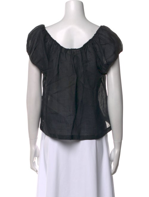 DÔEN Scoop Neck Short Sleeve Crop Top