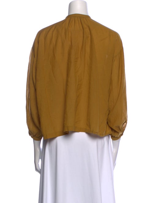 DÔEN Mock Neck Three-Quarter Sleeve Crop Top