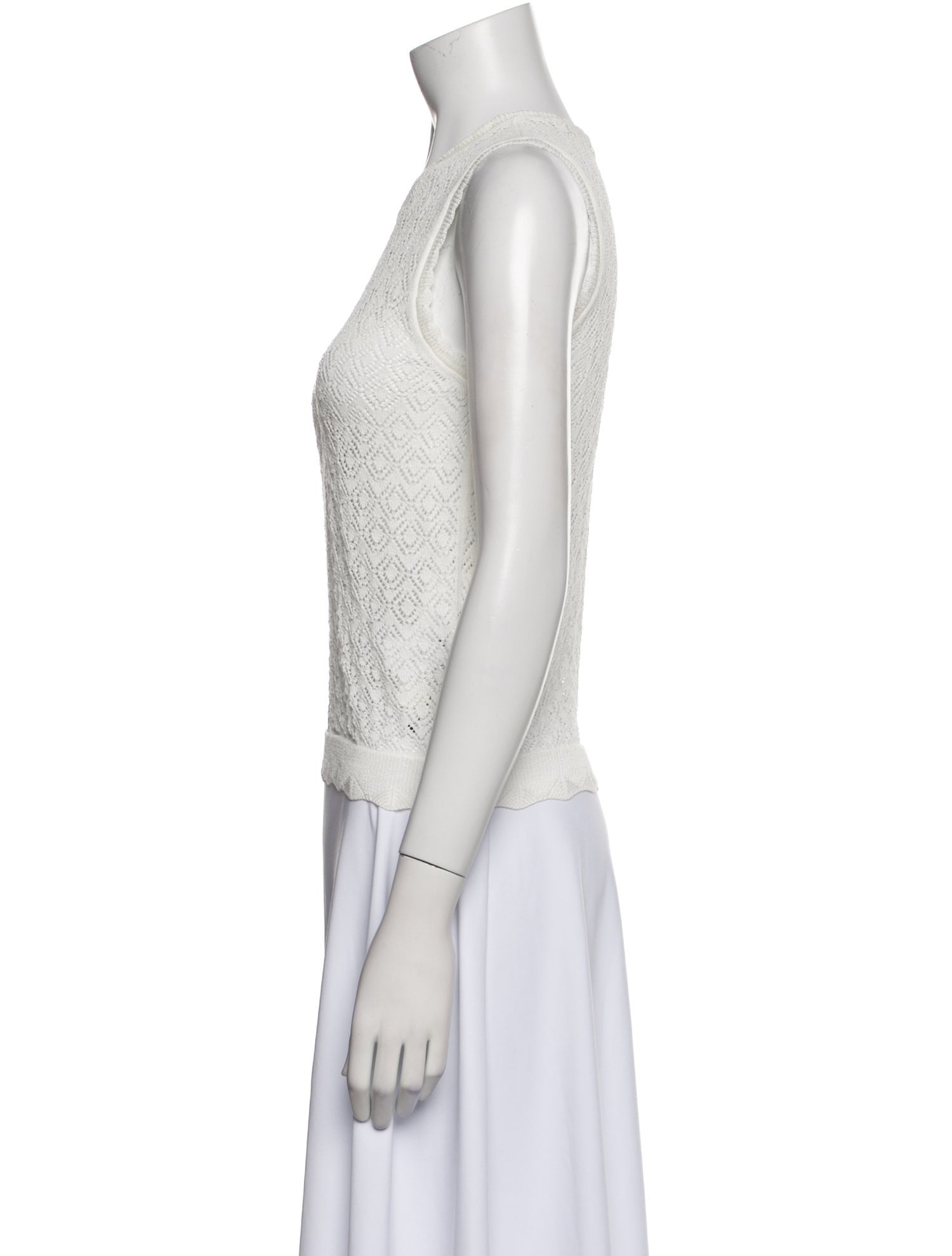 DÔEN Crew Neck Sleeveless Top