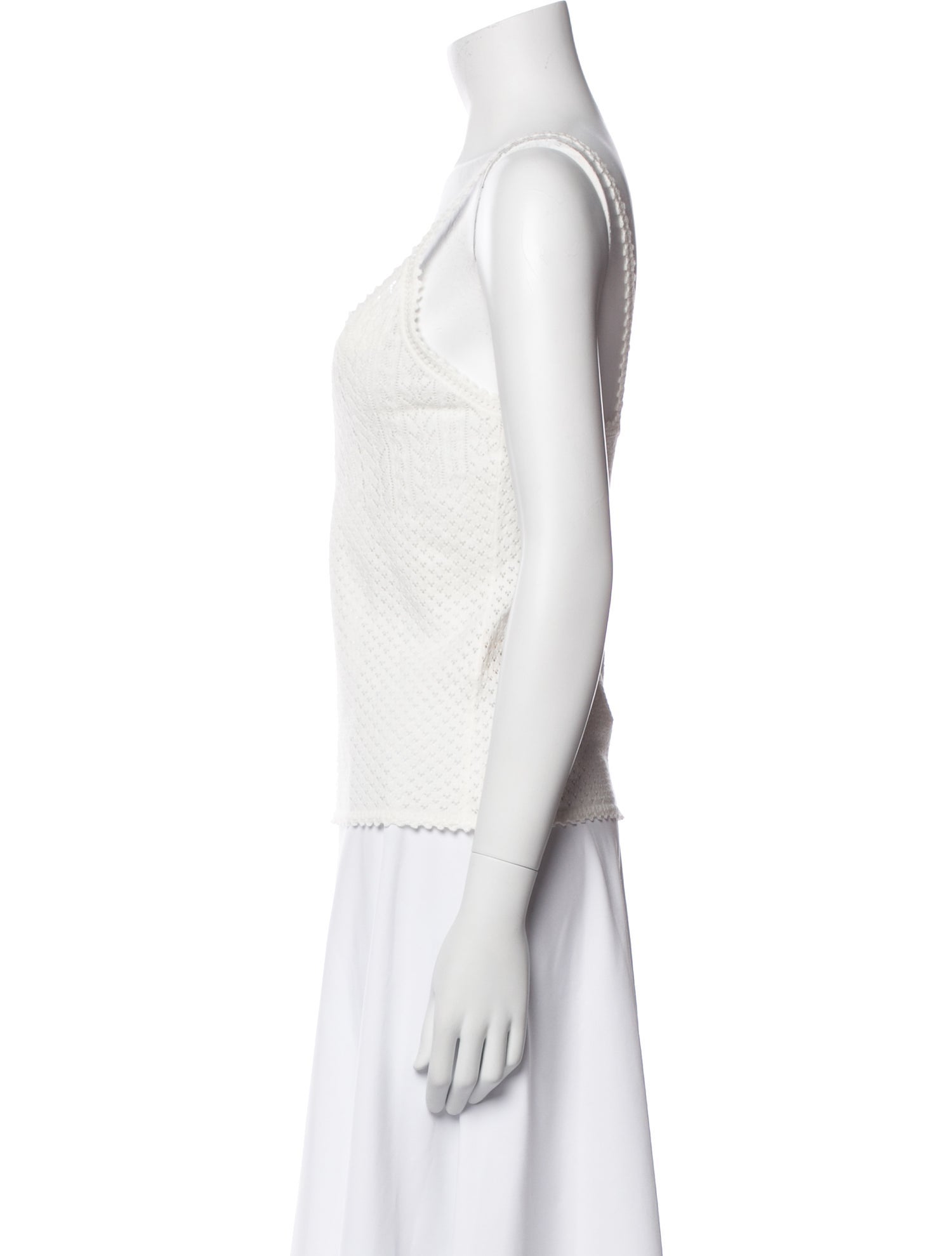 DÔEN V-Neck Sleeveless Top