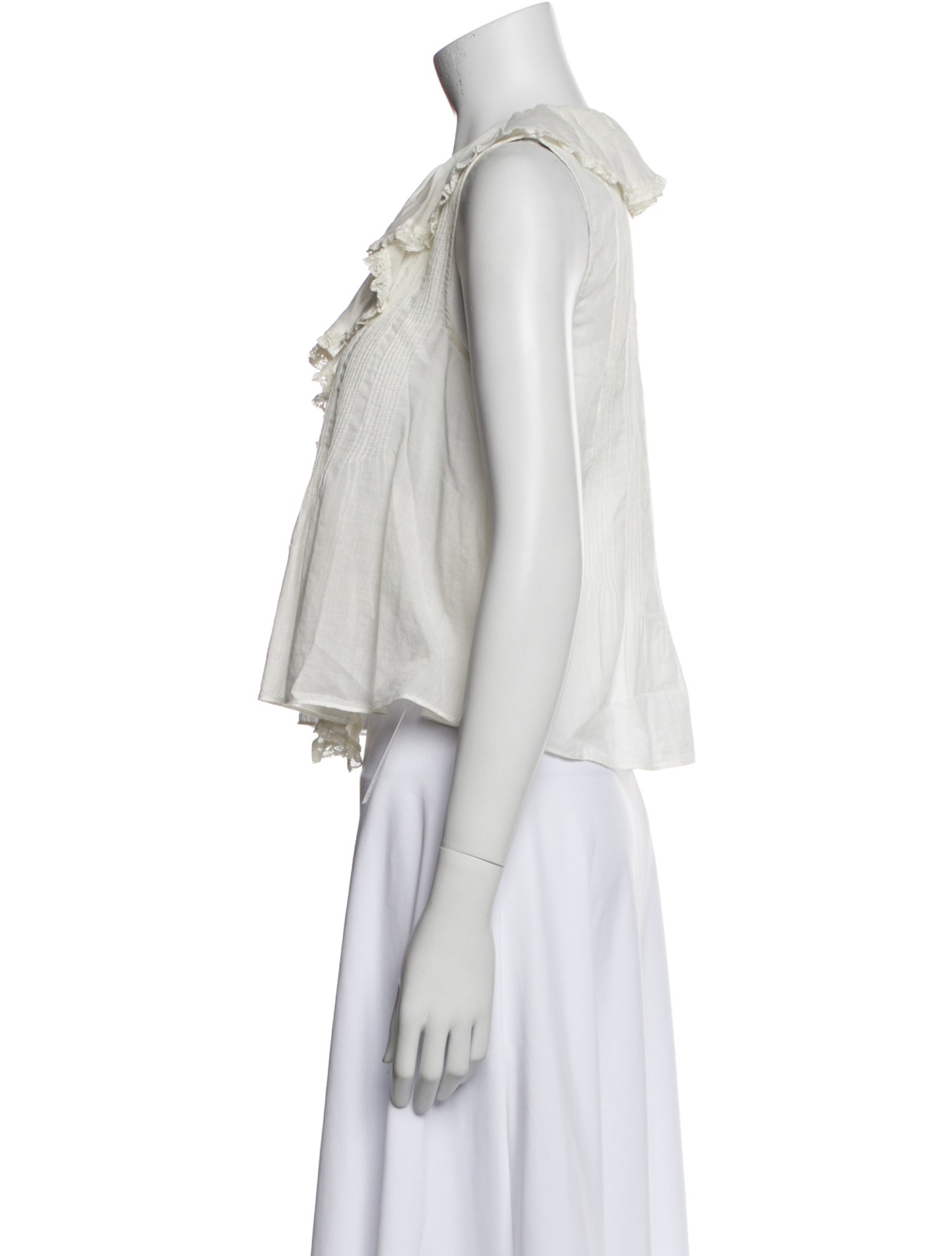 DÔEN V-Neck Sleeveless Crop Top