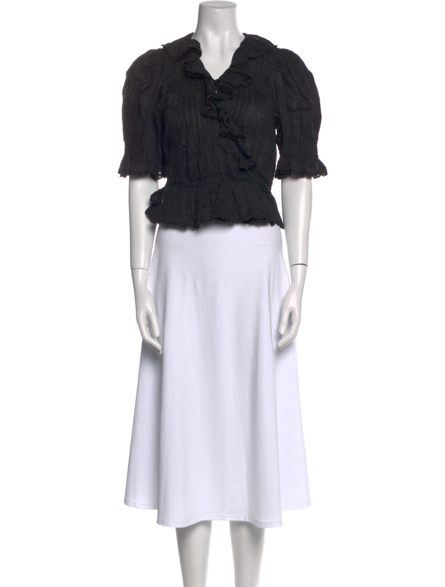 DÔEN V-Neck Three-Quarter Sleeve Crop Top