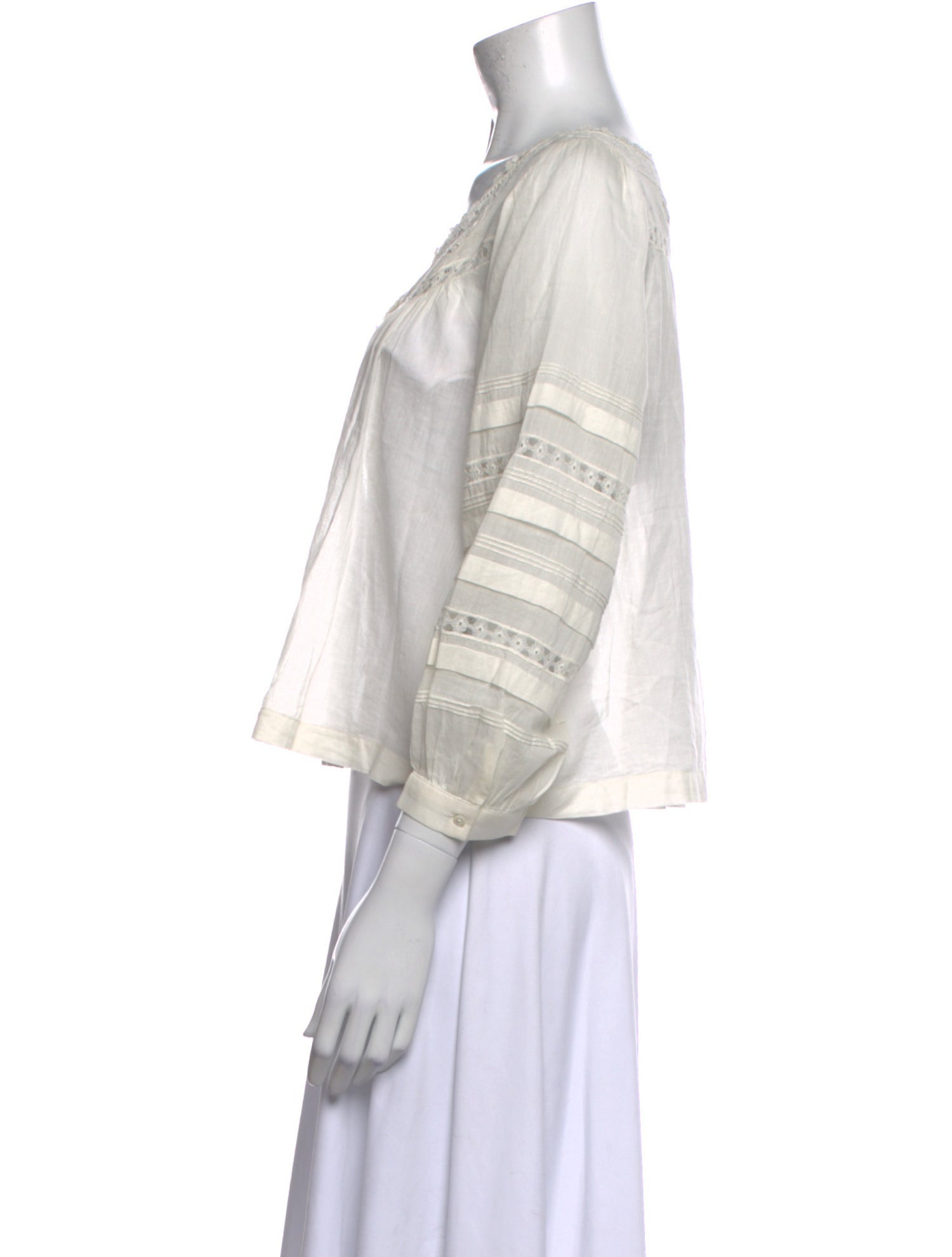 DÔEN V-Neck Three-Quarter Sleeve Blouse