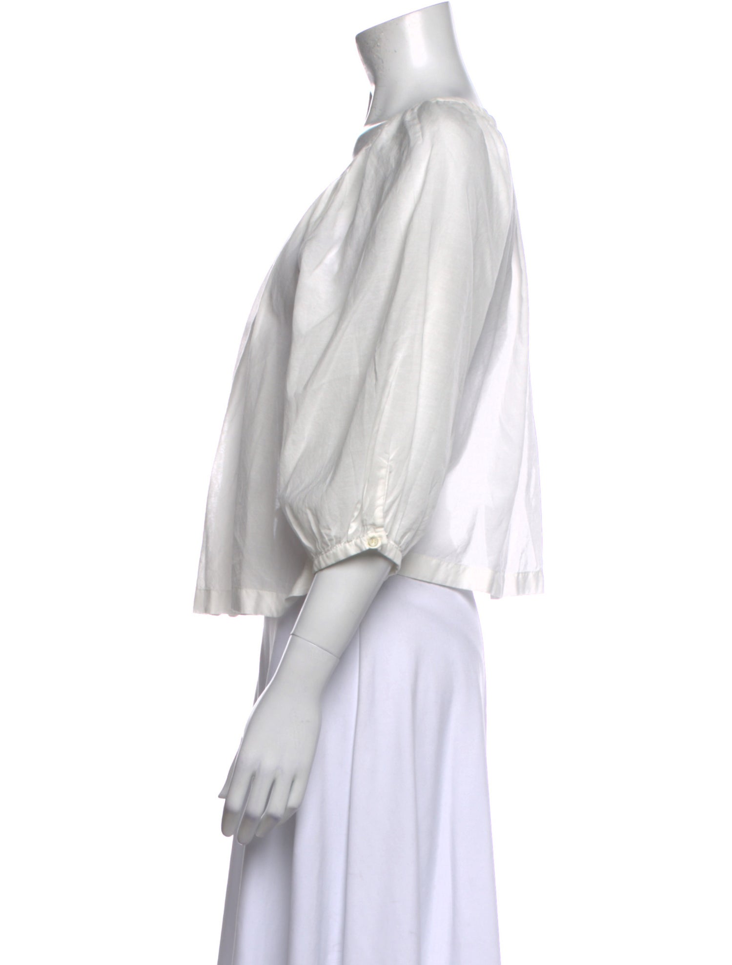 DÔEN Scoop Neck Three-Quarter Sleeve Crop Top