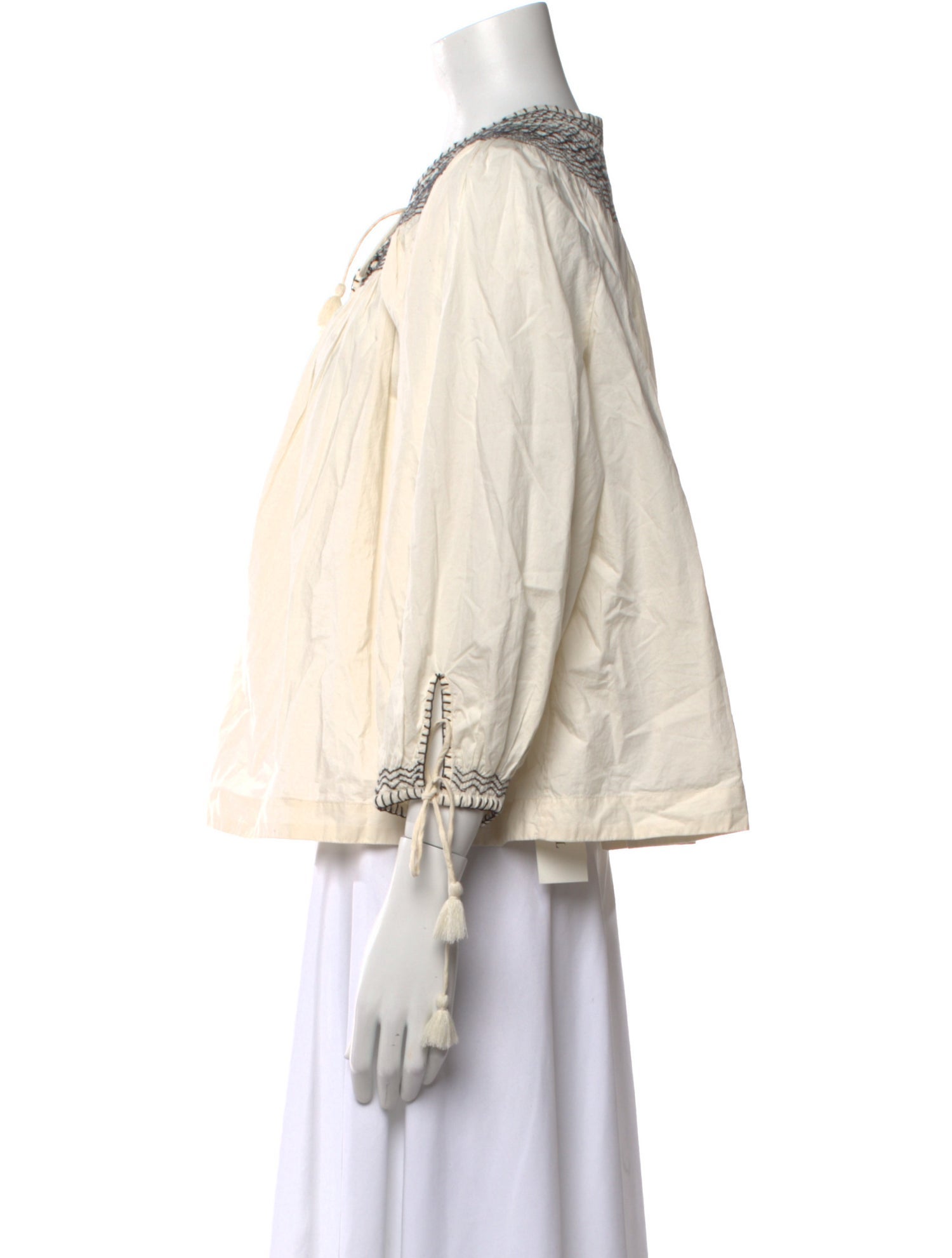 DÔEN V-Neck Three-Quarter Sleeve Blouse