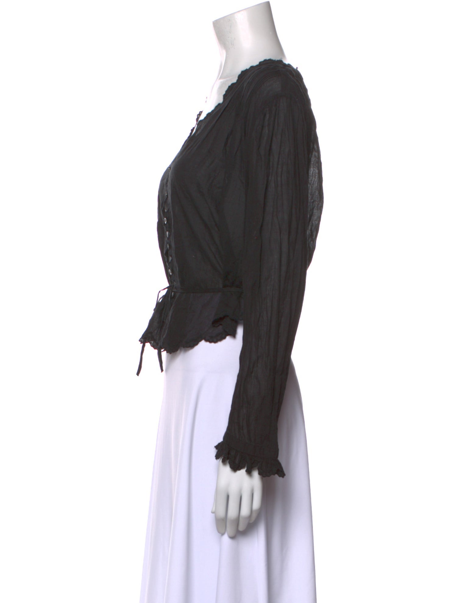 DÔEN V-Neck Long Sleeve Crop Top