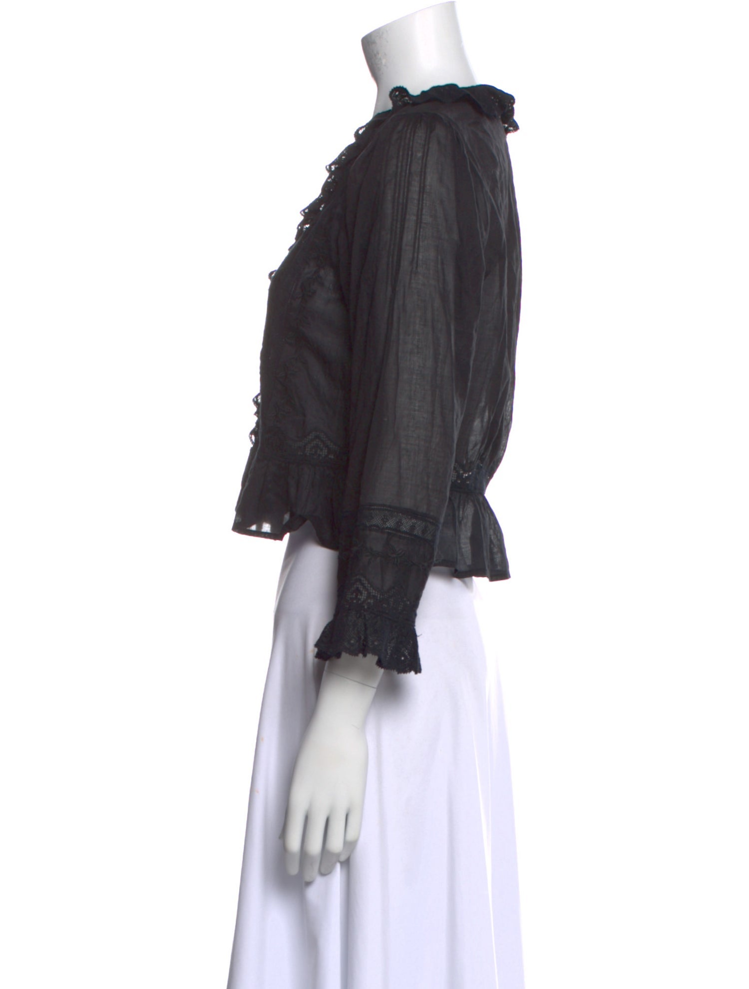 DÔEN V-Neck Three-Quarter Sleeve Crop Top