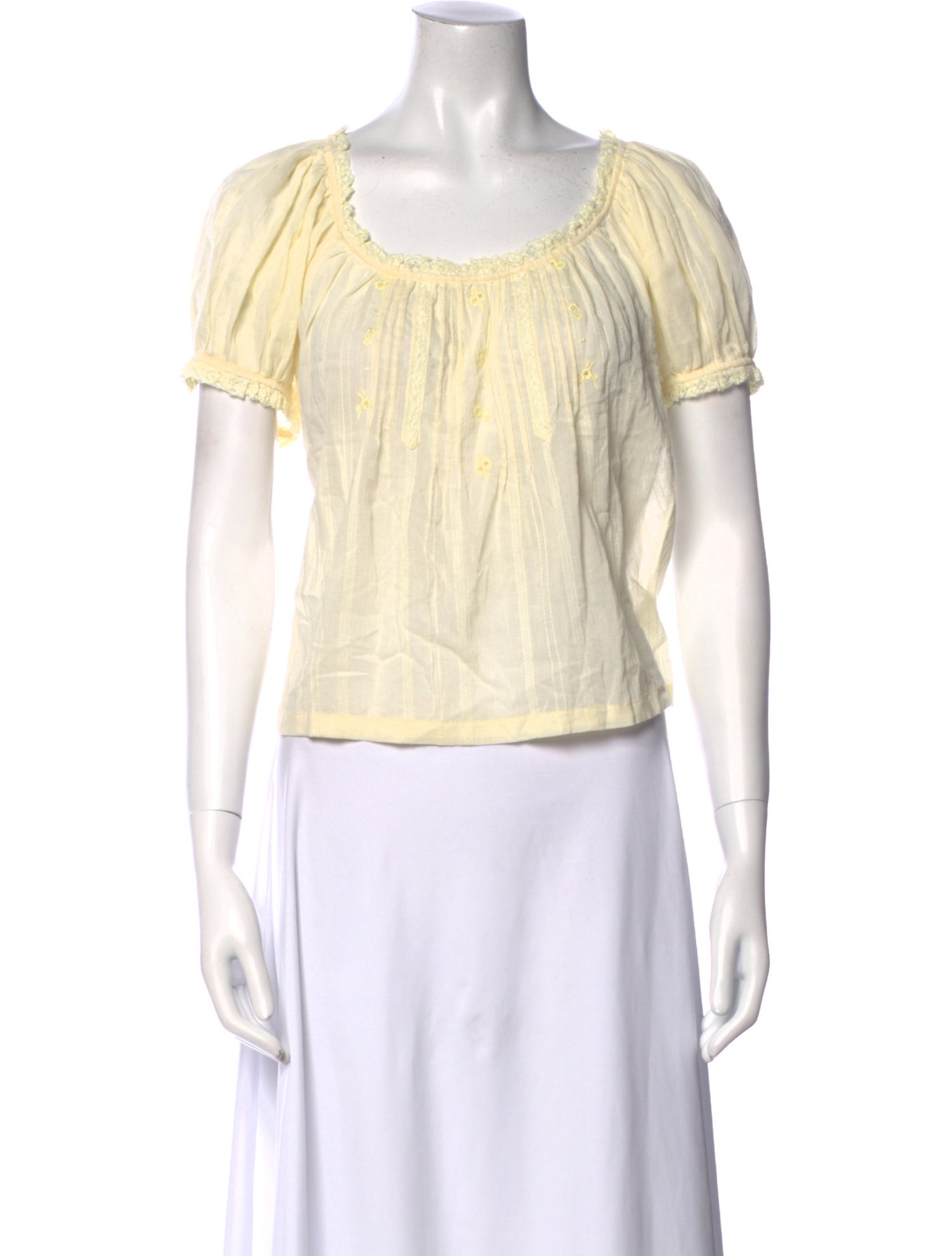 DÔEN Scoop Neck Short Sleeve Crop Top