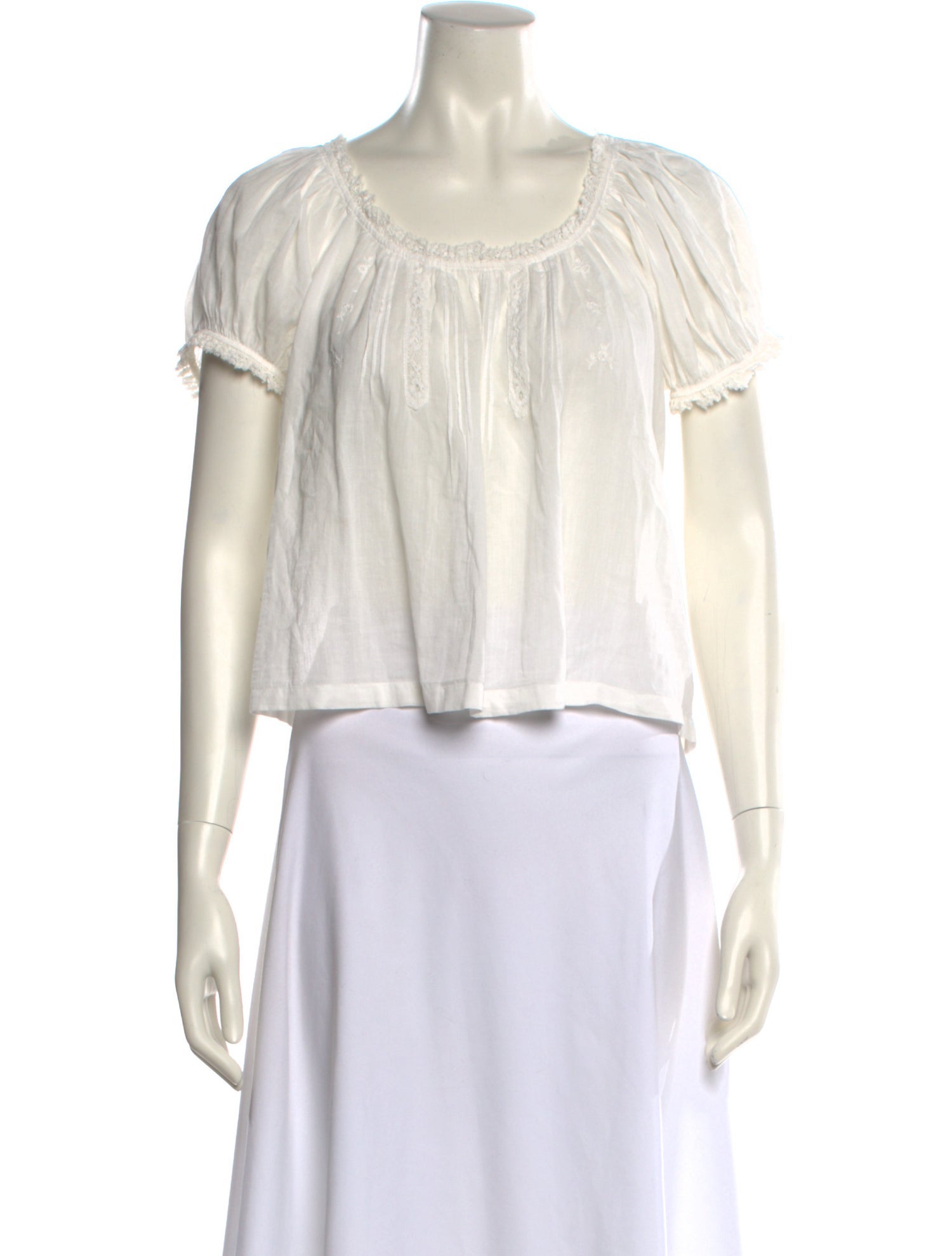 DÔEN Scoop Neck Short Sleeve Crop Top