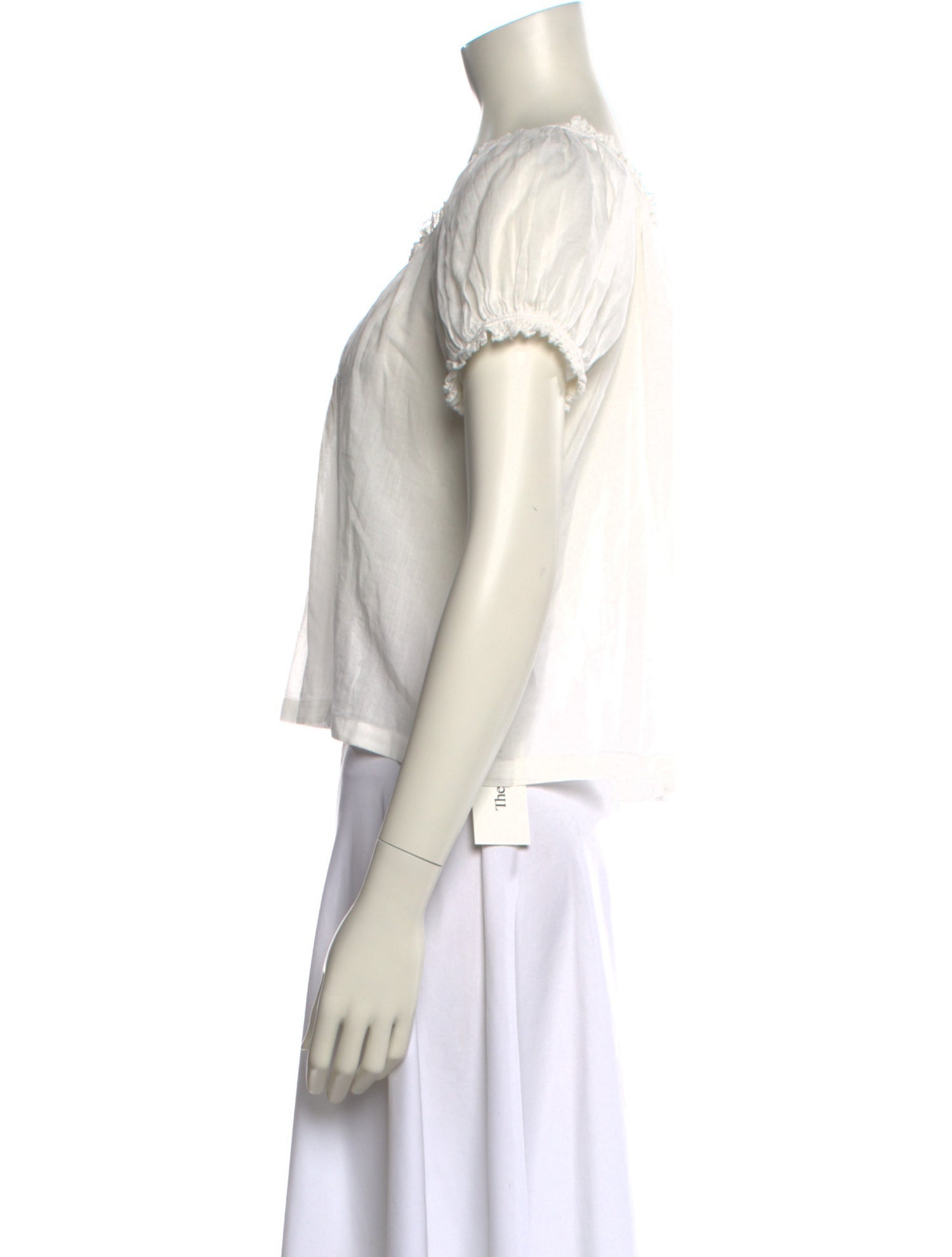 DÔEN Scoop Neck Short Sleeve Crop Top