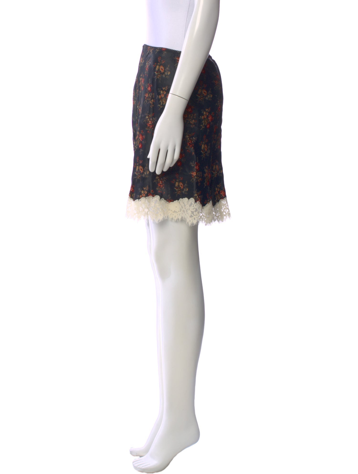 DÔEN Lace Pattern Mini Skirt