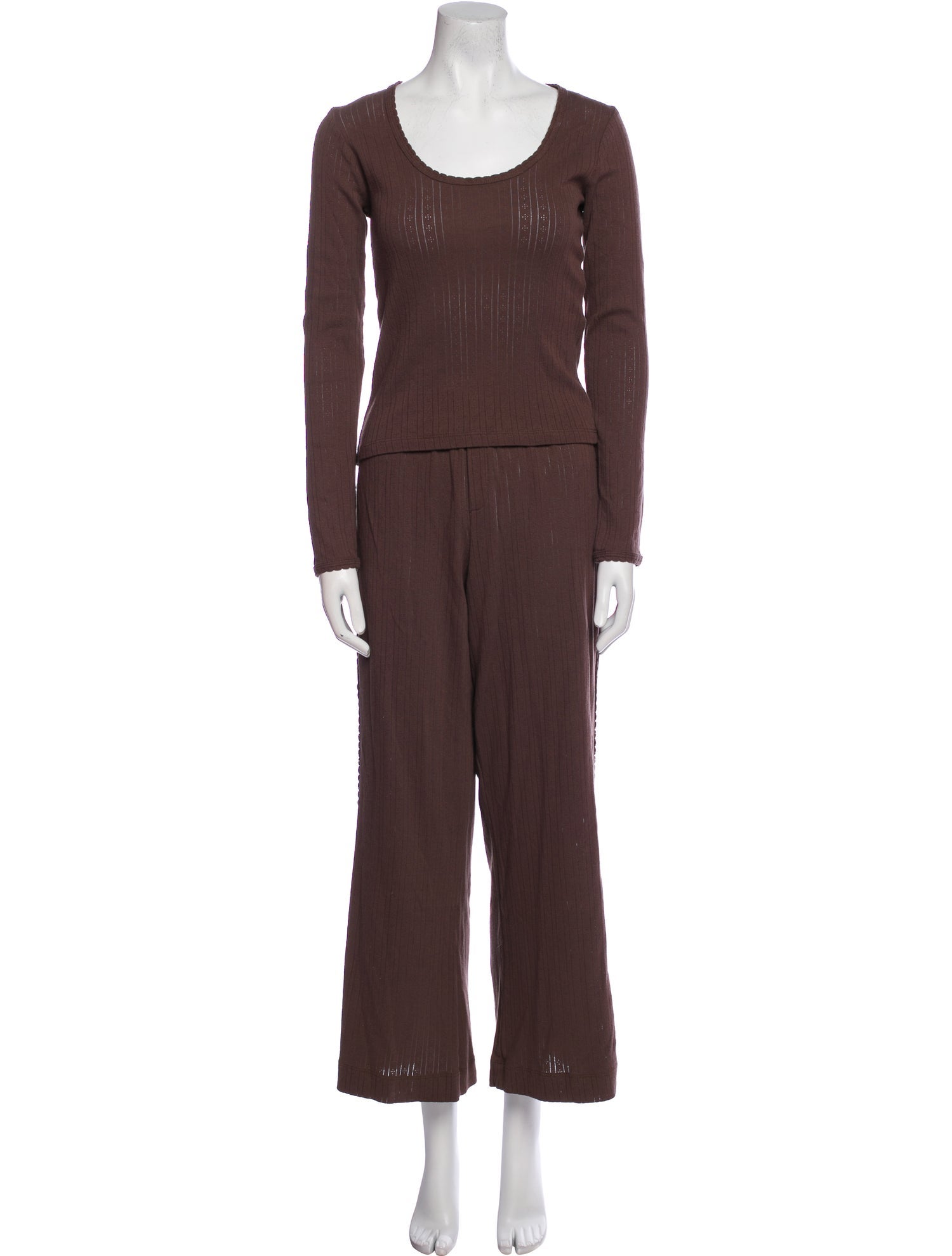 Daphne Wilde Scalloped Accent Lounge Set