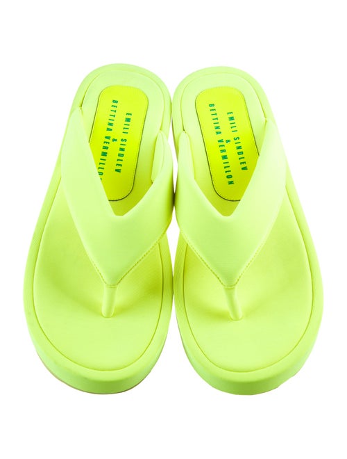 Emili x Bettina Vermillion Slides