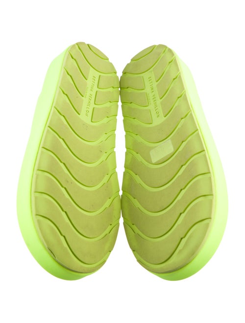 Emili x Bettina Vermillion Slides