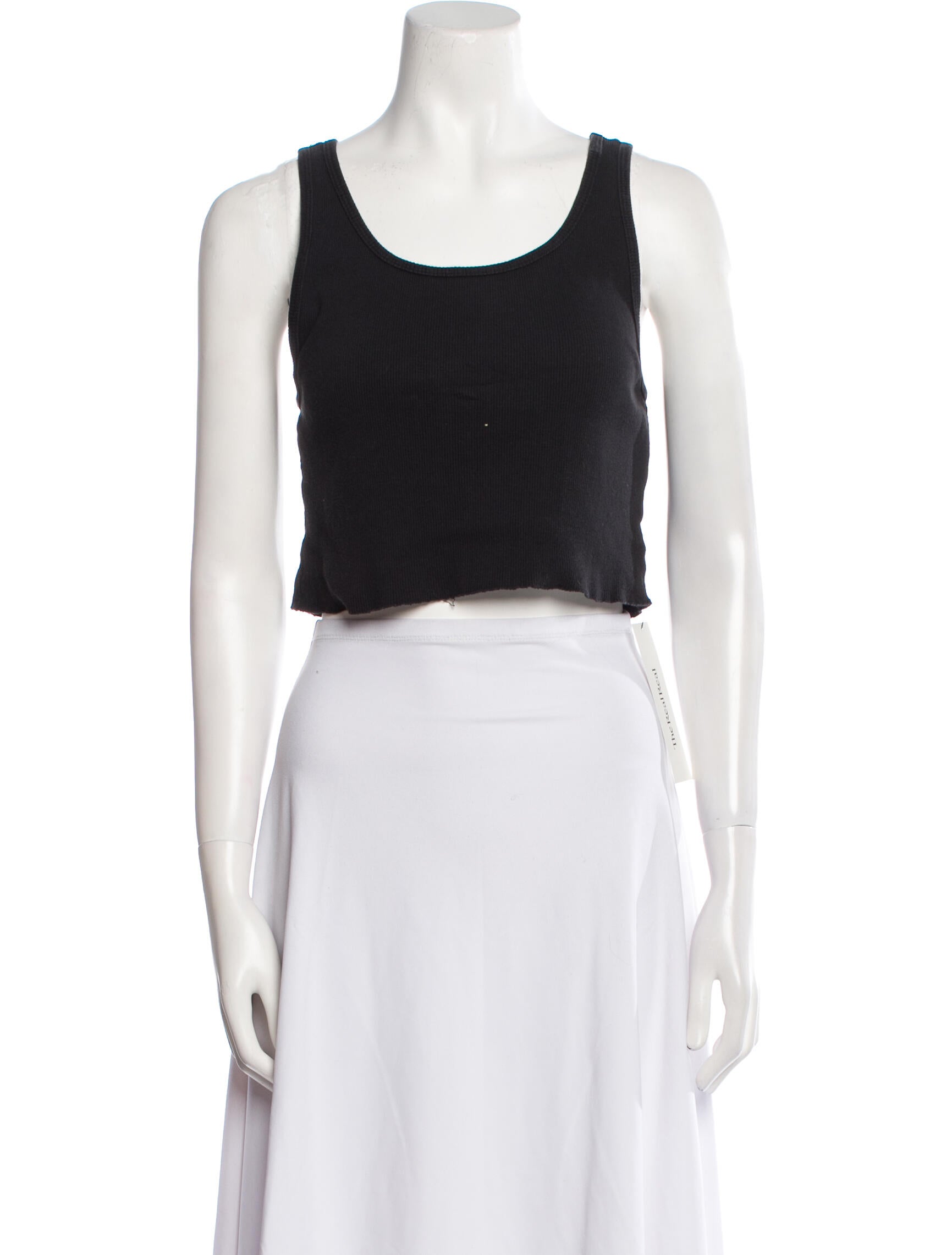 Éterne Scoop Neck Sleeveless Crop Top