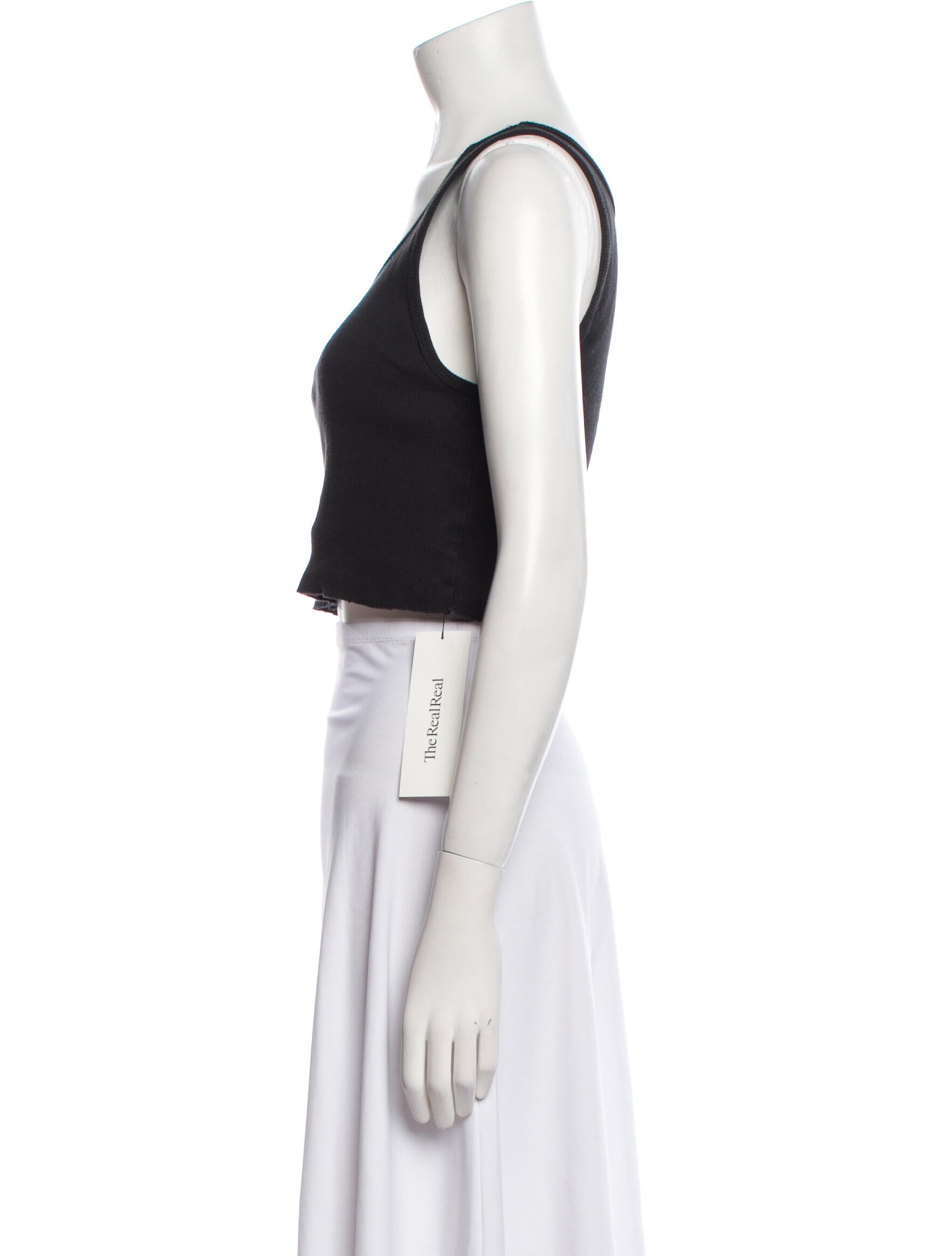 Éterne Scoop Neck Sleeveless Crop Top