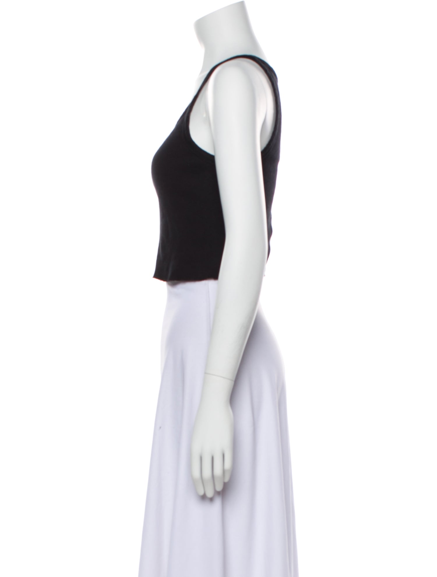 Éterne Scoop Neck Sleeveless Crop Top