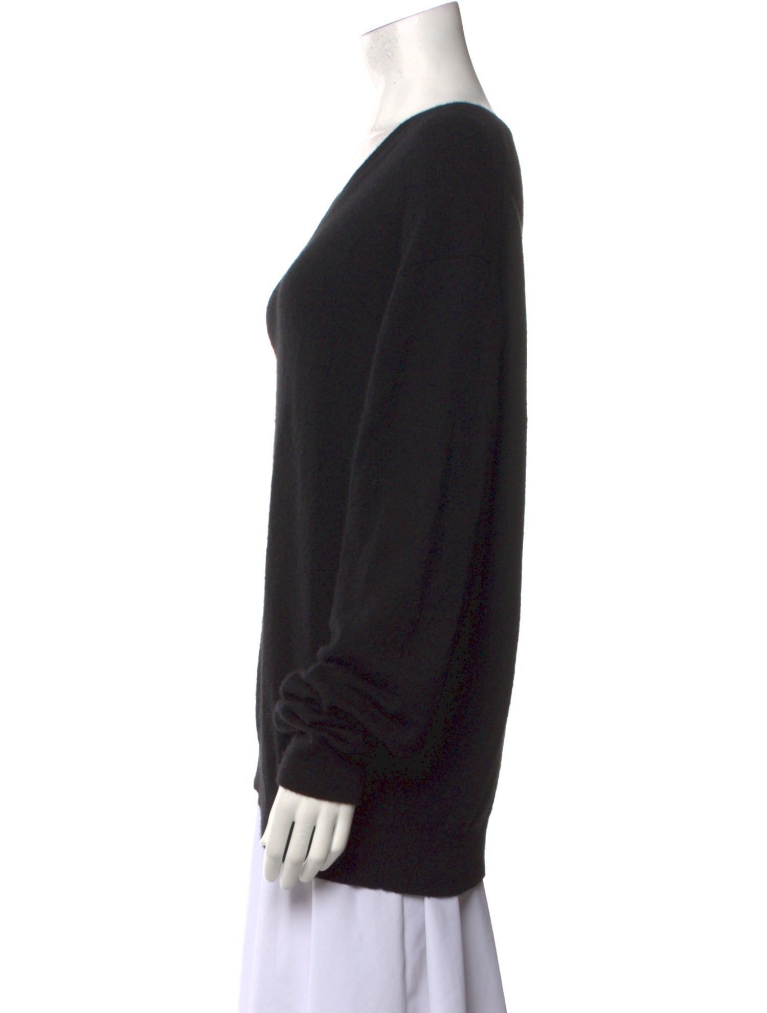 Éterne Cashmere V-Neck Sweater